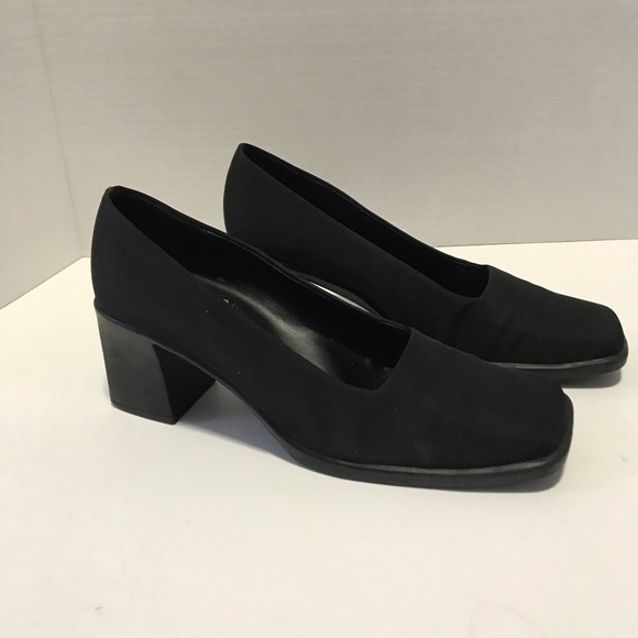 90’s PUMPS BY MOOTSIE TOOTSIE - Picture 3 of 8